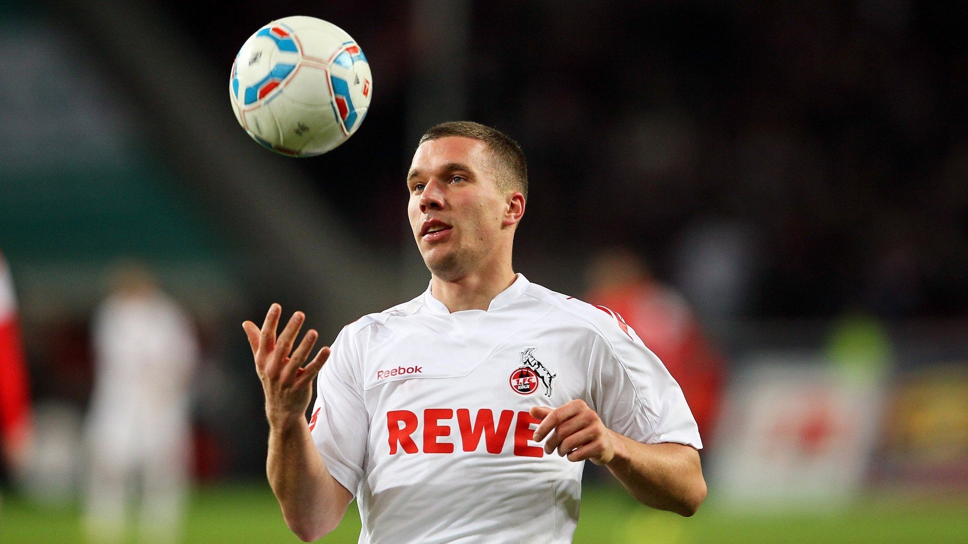 爱游戏体育平台-西甲裁判无人机视角辅助执法系统实验成效，无人机裁判员证